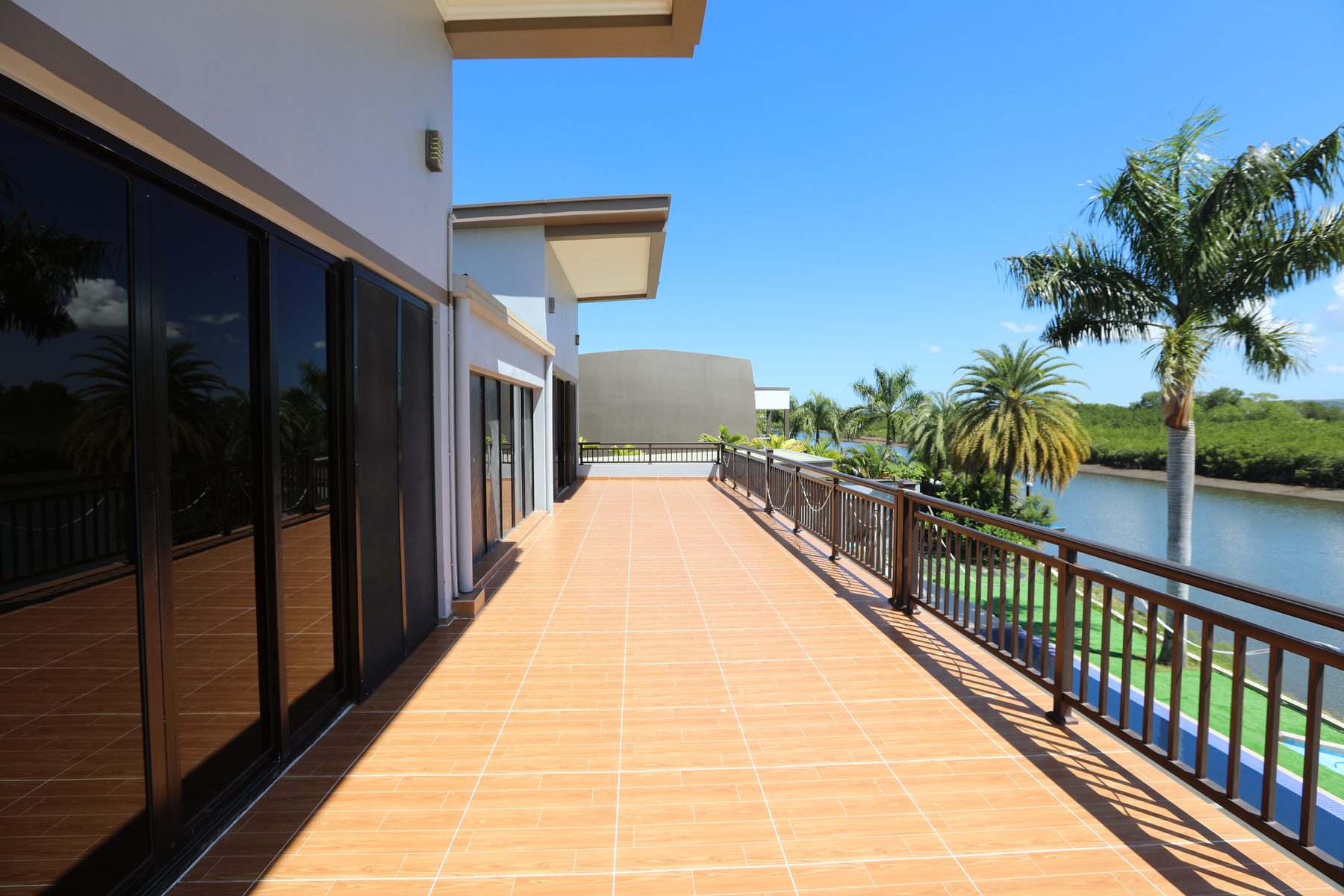 The upstairs balcony terrace