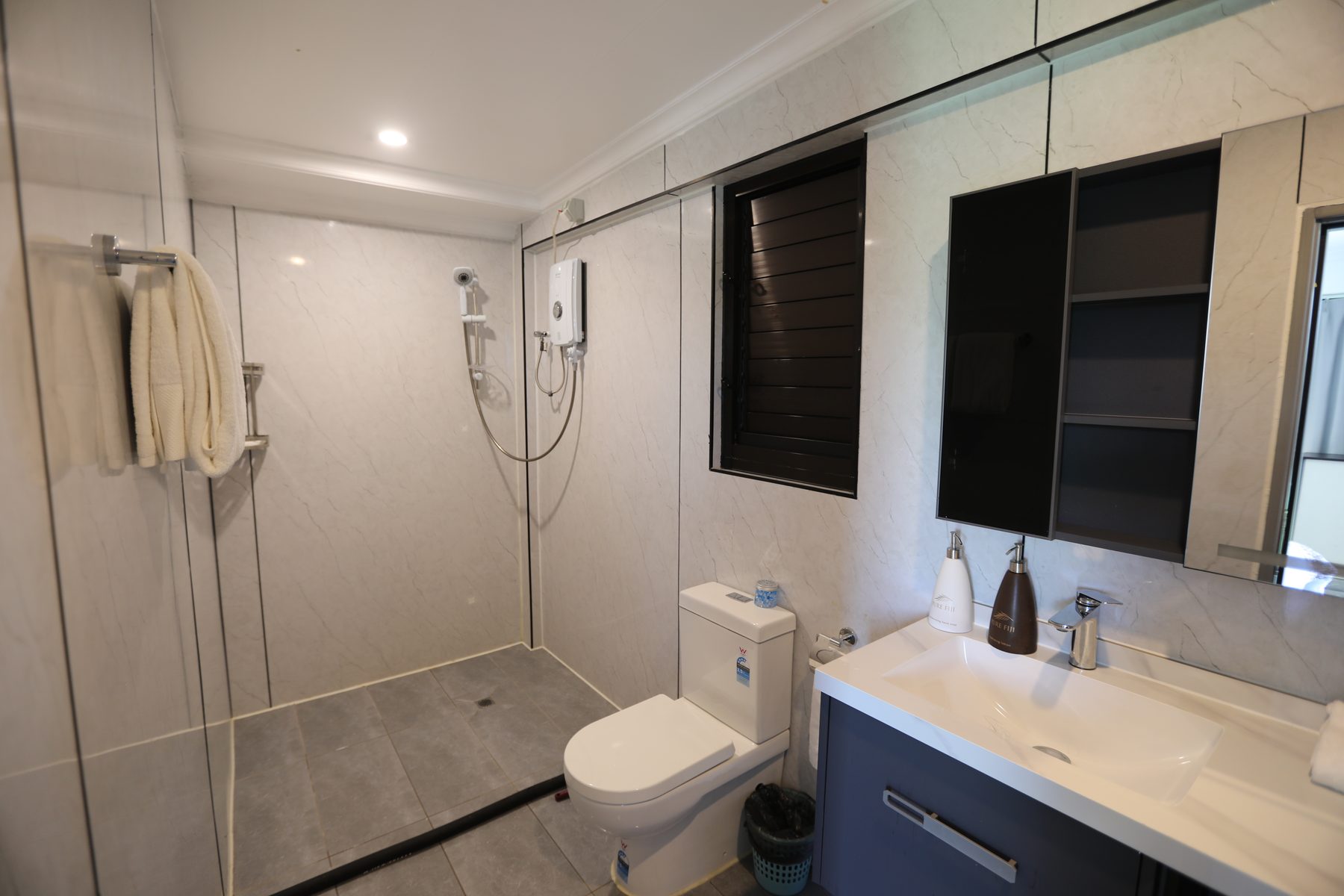 The Garden Room's private ensuite