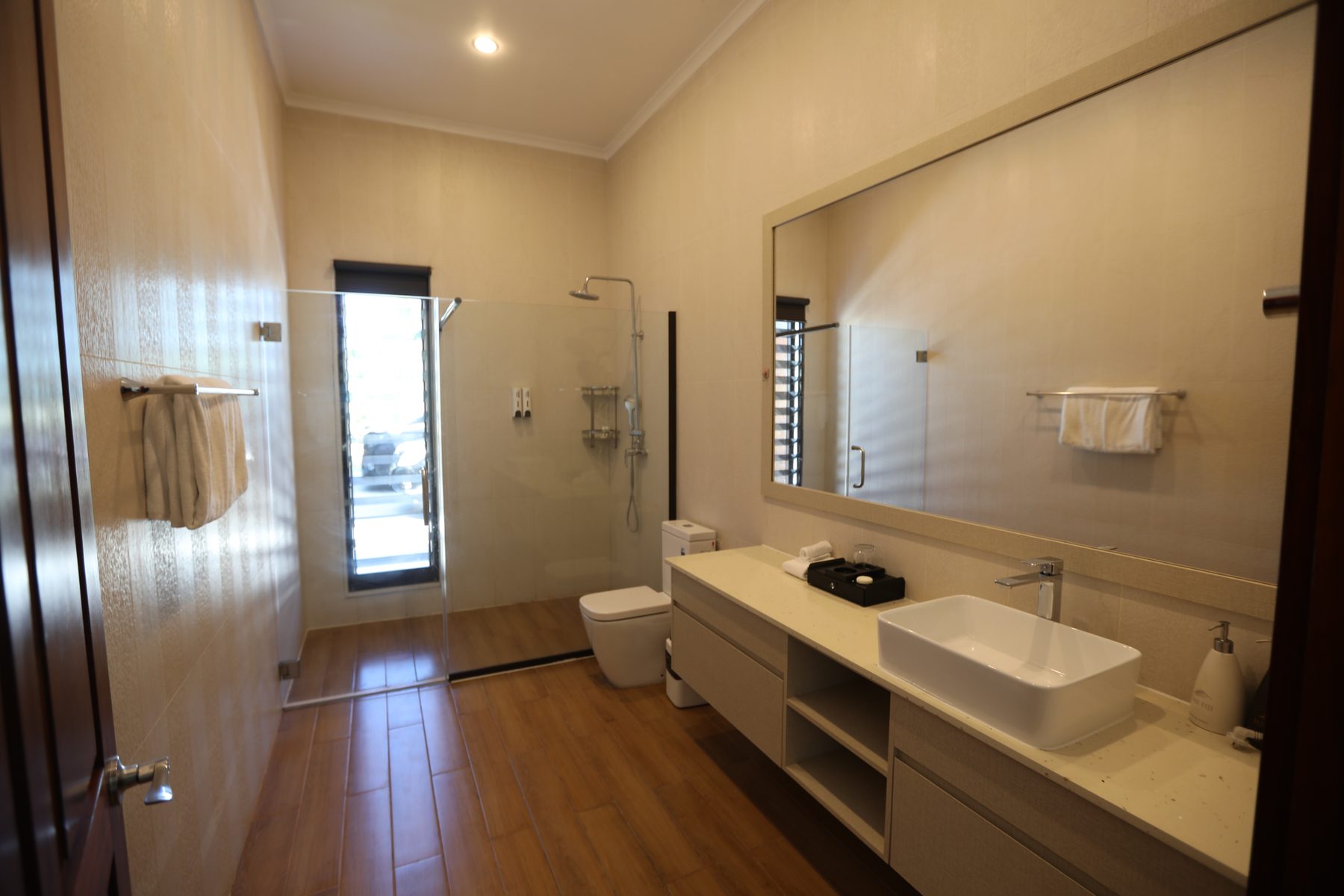 Room 104's ensuite
