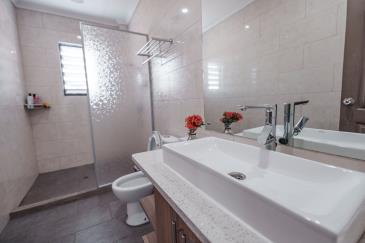 Room 101's ensuite