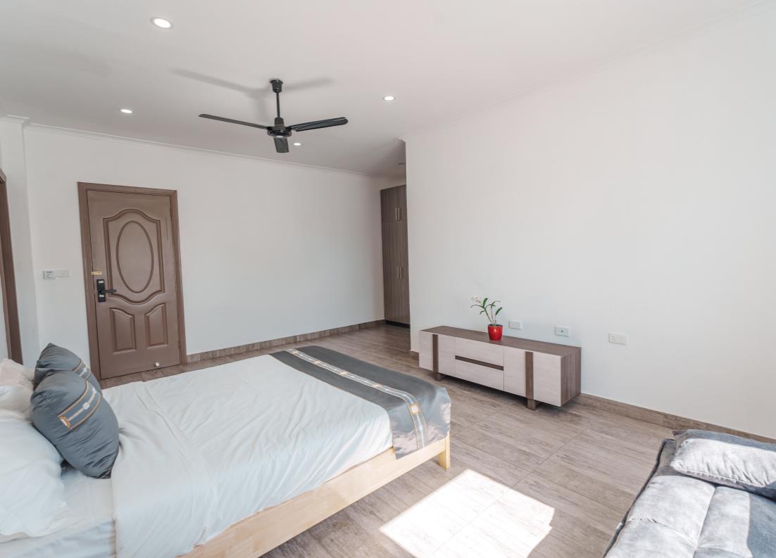 Bedroom 102 with queen bed, sofa and timber furniture