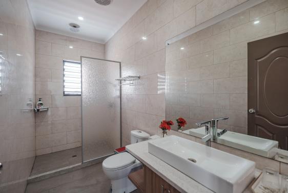 Room 202's ensuite